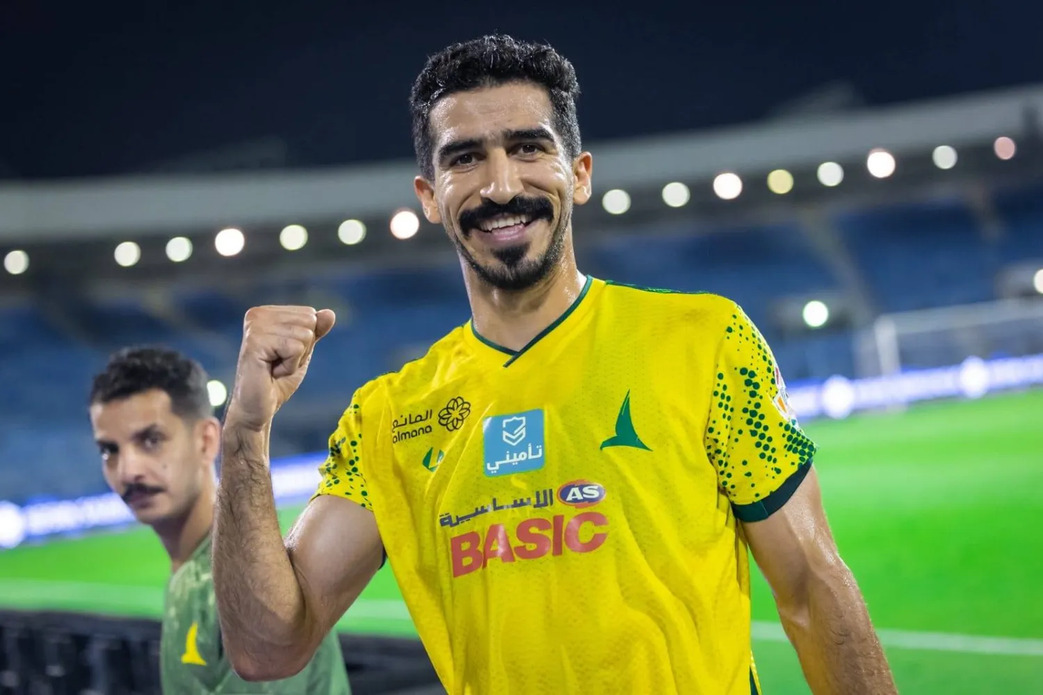 الحافظ محتفلاً بعد نهاية المباراة (نادي الخليج)