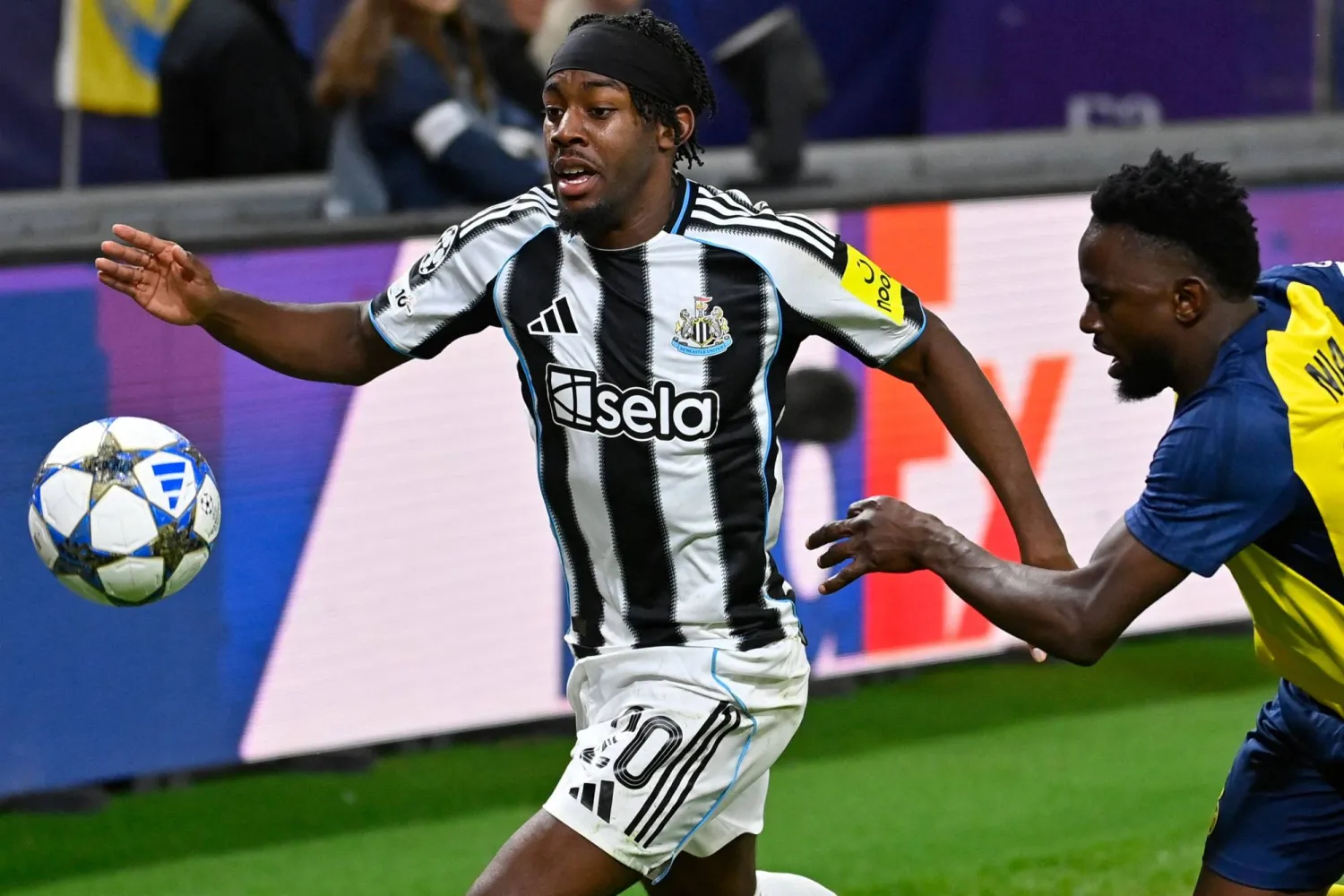 السويدي أنتوني إيلانغا لاعب نيوكاسل (أ.ف.ب) 