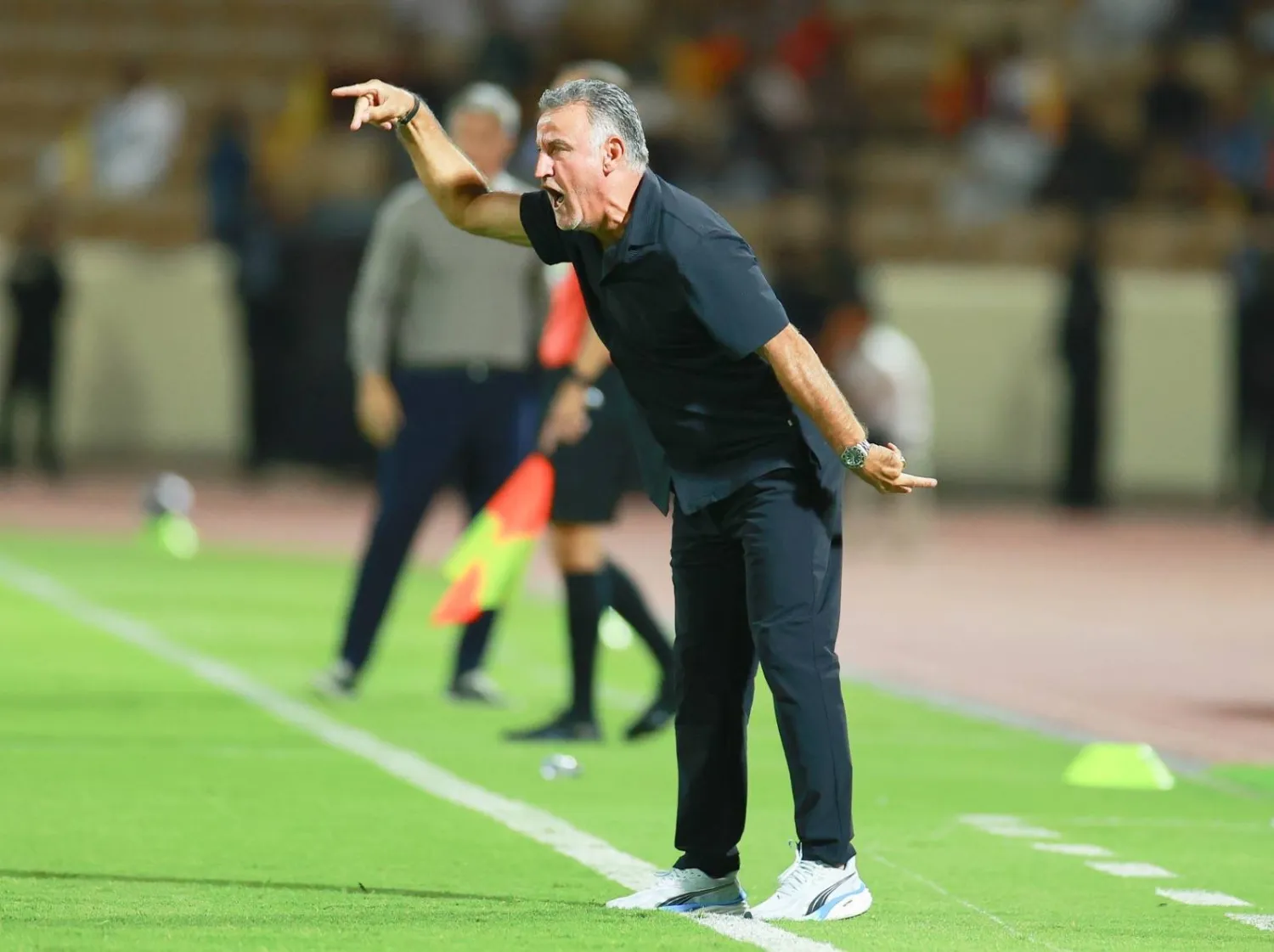 الفرنسي غالتييه مدرب فريق نيوم (تصوير: عدنان مهدلي) 