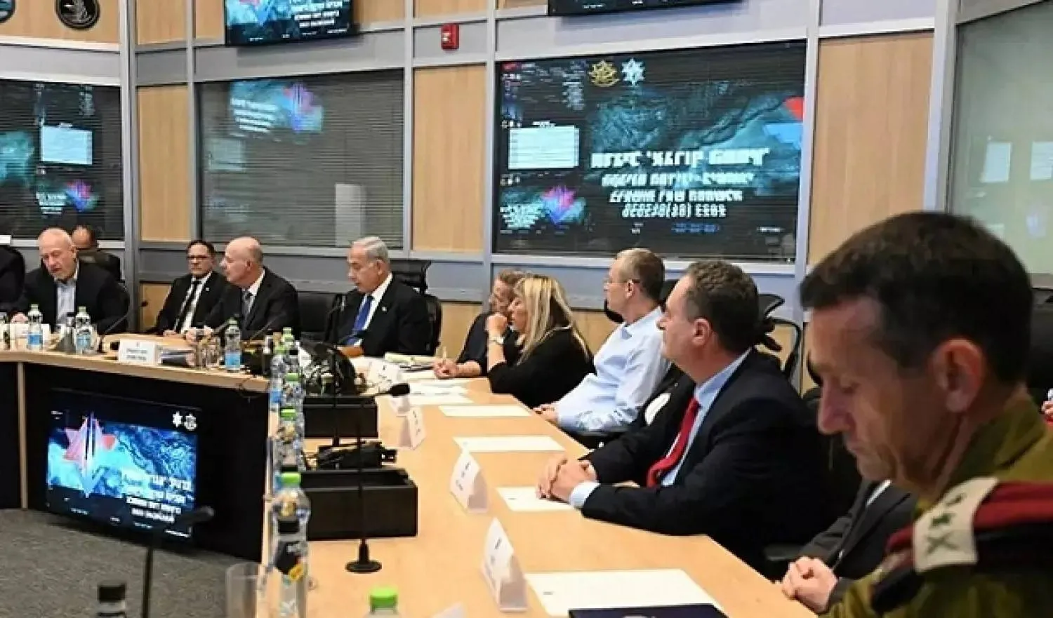 An Israeli cabinet meeting (cabinet office) 