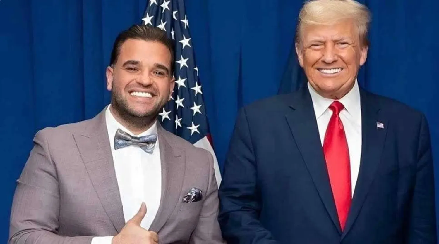 الرئيس الأميركي دونالد ترمب مع مبعوثه الخاص إلى العراق المُعيّن حديثاً مارك سافايا (إكس)