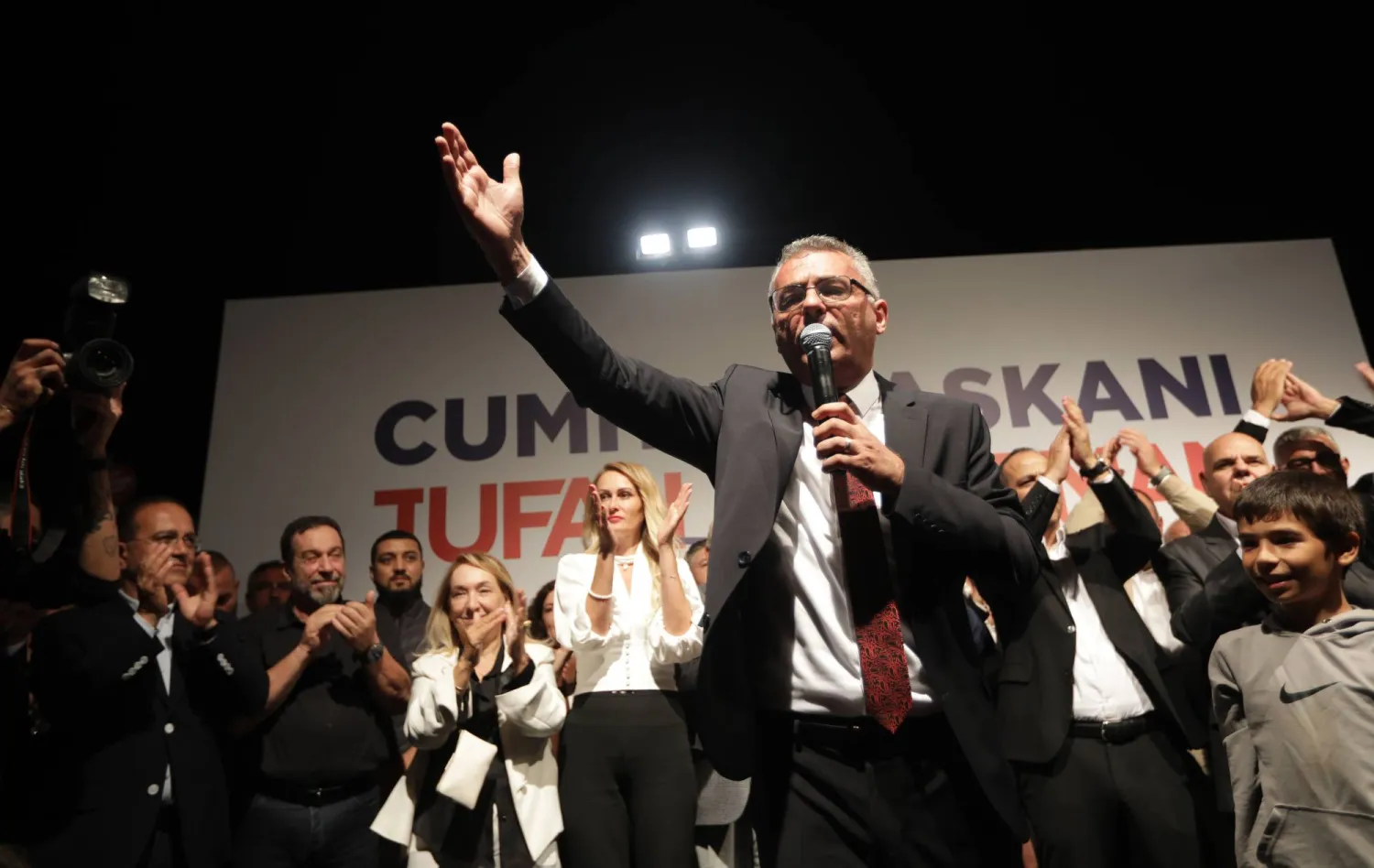 فوز المعارض اليساري طوفان إرهورمان بانتخابات الرئاسة في «جمهورية شمال قبرص التركية» (إ.ب.أ)