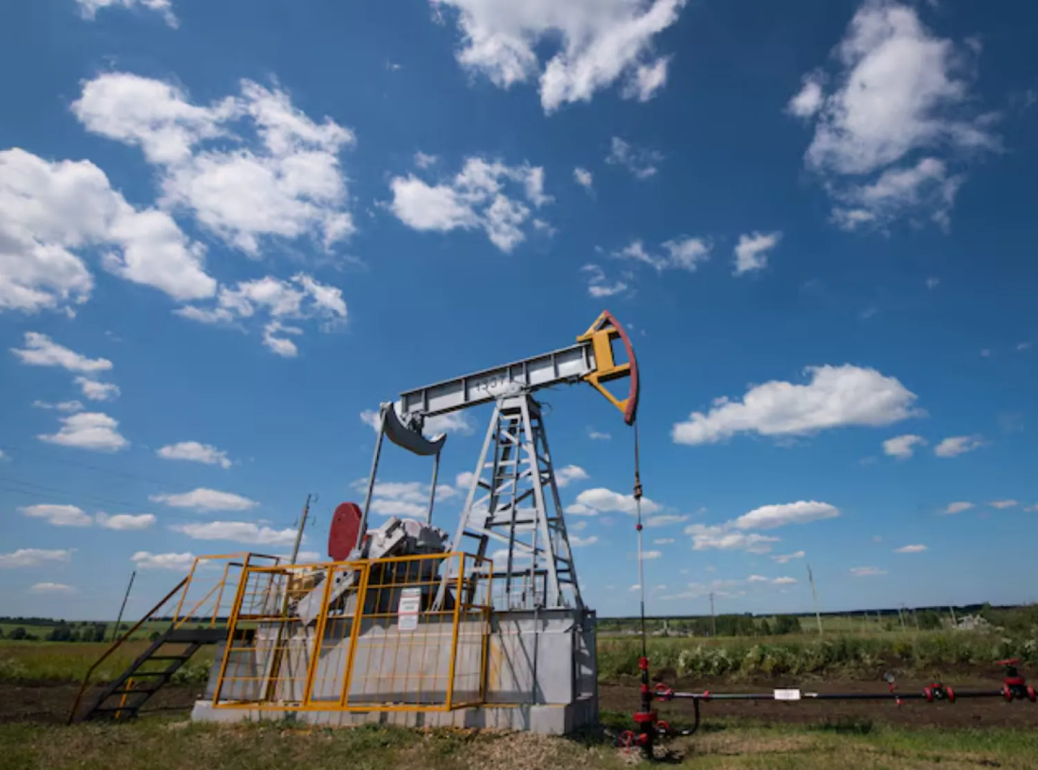 A view shows an oil pump jack outside Almetyevsk, in the Republic of Tatarstan, Russia July 14, 2025. REUTERS/Stringer 