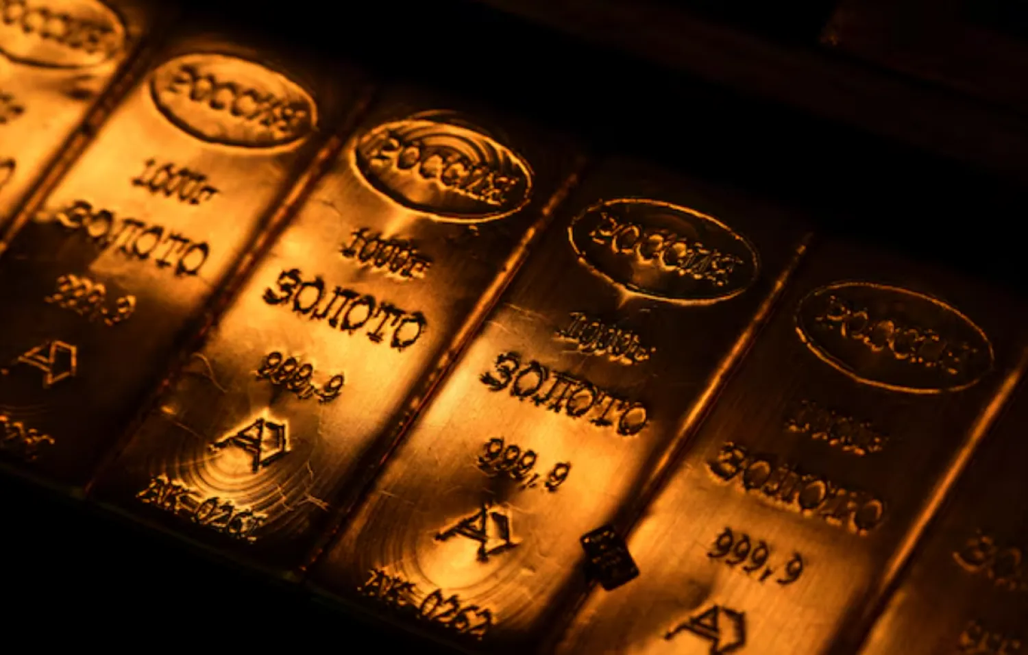 Ingots of 99.99 percent pure gold are placed in a workroom at the Novosibirsk precious metals refining and manufacturing plant in the Siberian city of Novosibirsk, Russia, September 15, 2023. REUTERS/Alexander Manzyuk
