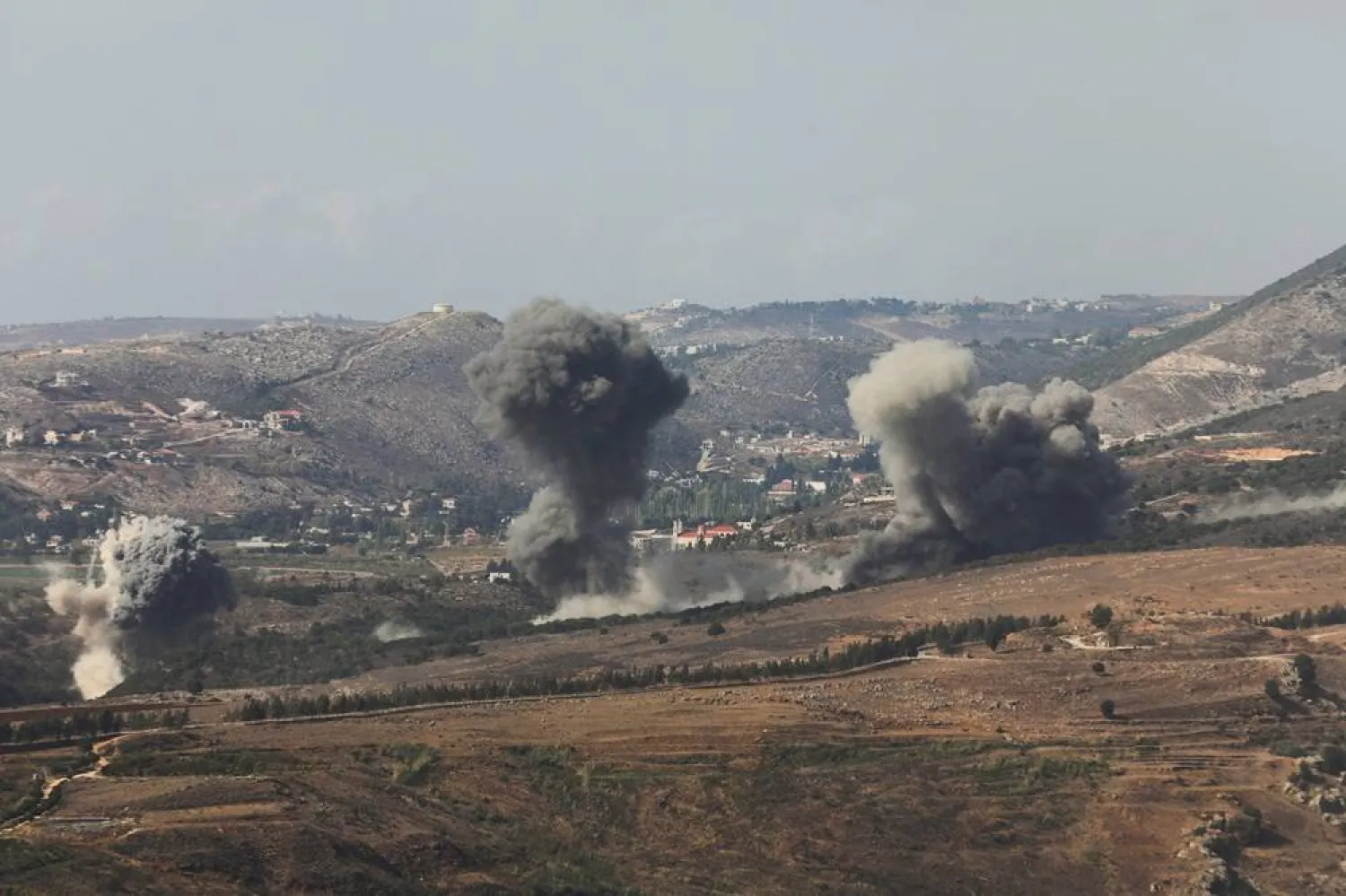  Smoke billows over the village of Aaichiyeh after Israeli strikes, as seen from Marjeyoun in southern Lebanon, October 20, 2025. (Reuters)