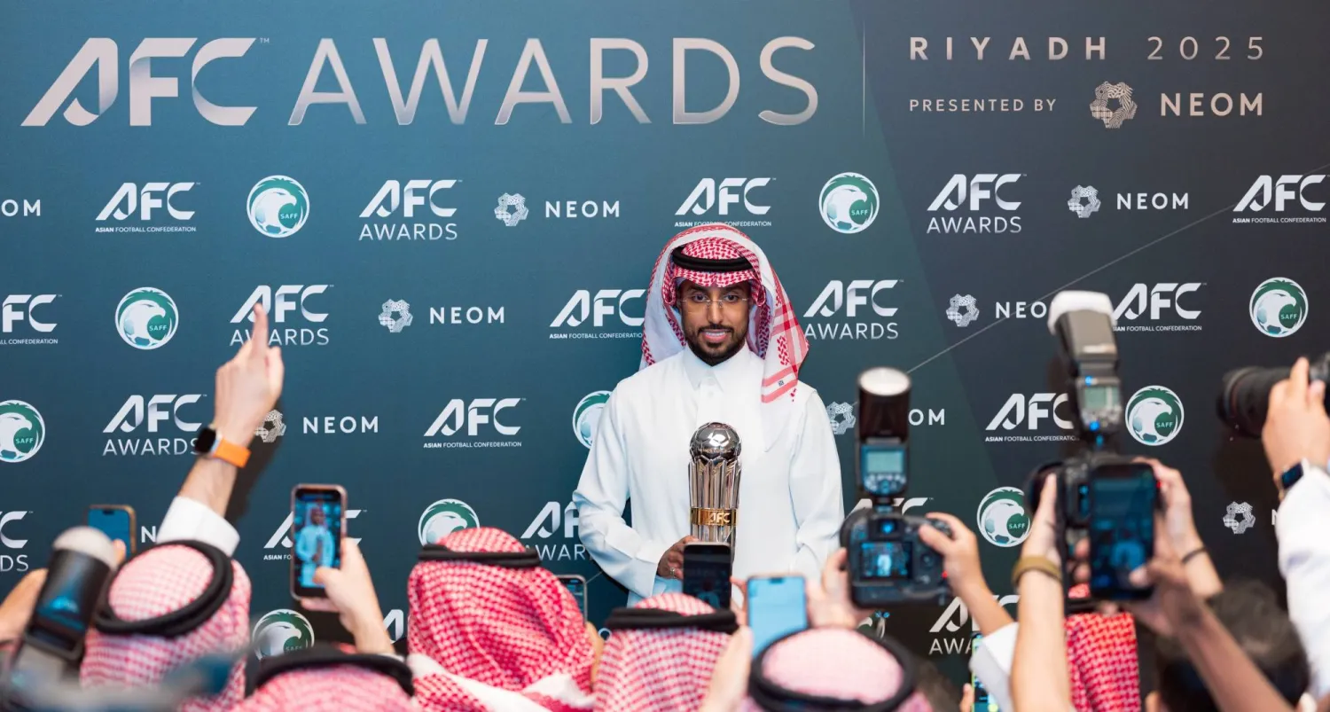 سالم الدوسري بعد تتويجه بجائزة أفضل لاعب في آسيا (نادي الهلال) 