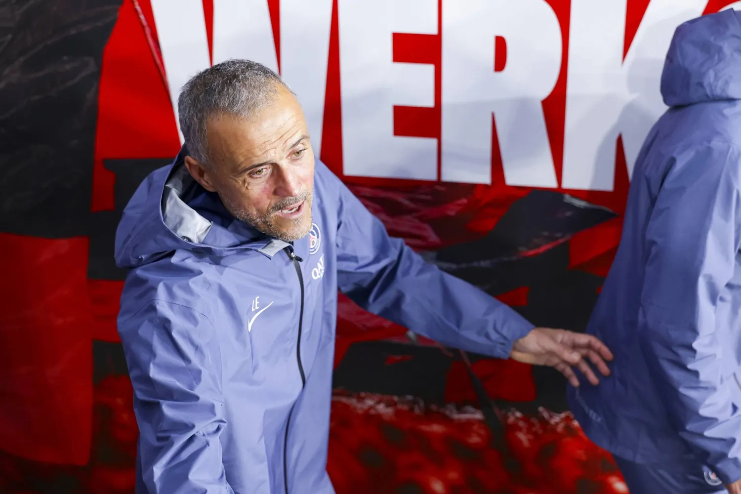 الإسباني لويس إنريكي المدير الفني لفريق باريس سان جيرمان (إ.ب.أ) 