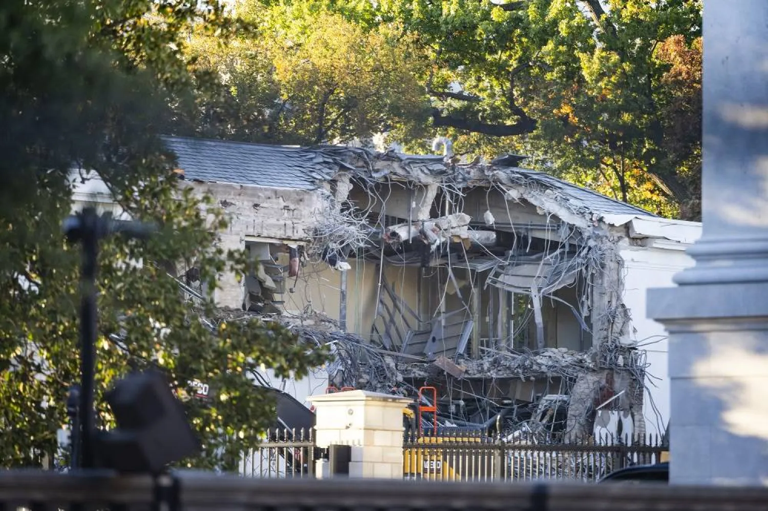 Constructions workers begin demolition of part of the East Wing of the White House for construction of President Trump's ballroom in Washington, DC, USA, 20 October 2025. (EPA)