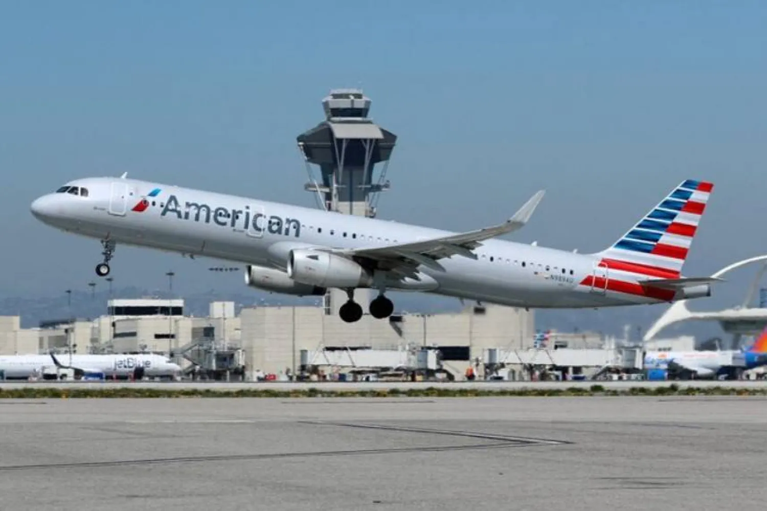 طائرة تابعة لشركة «أميريكان إيرلاينز» (أرشيفية - رويترز)