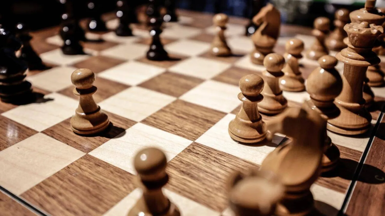 File picture of a chess board. STEPHANE DE SAKUTIN / AFP
