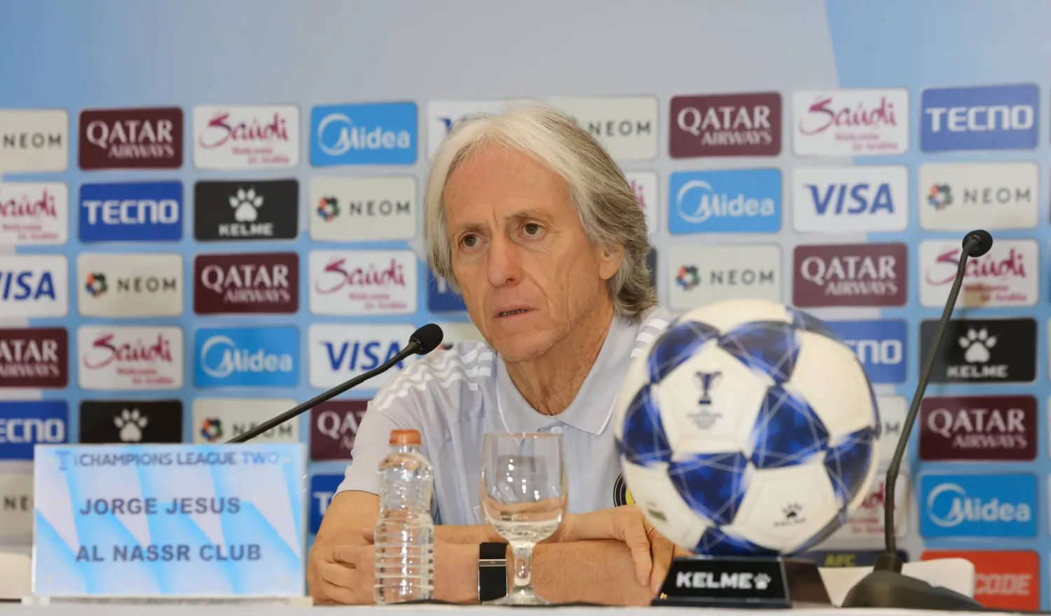 خورخي خيسوس خلال المؤتمر الصحافي (نادي النصر)