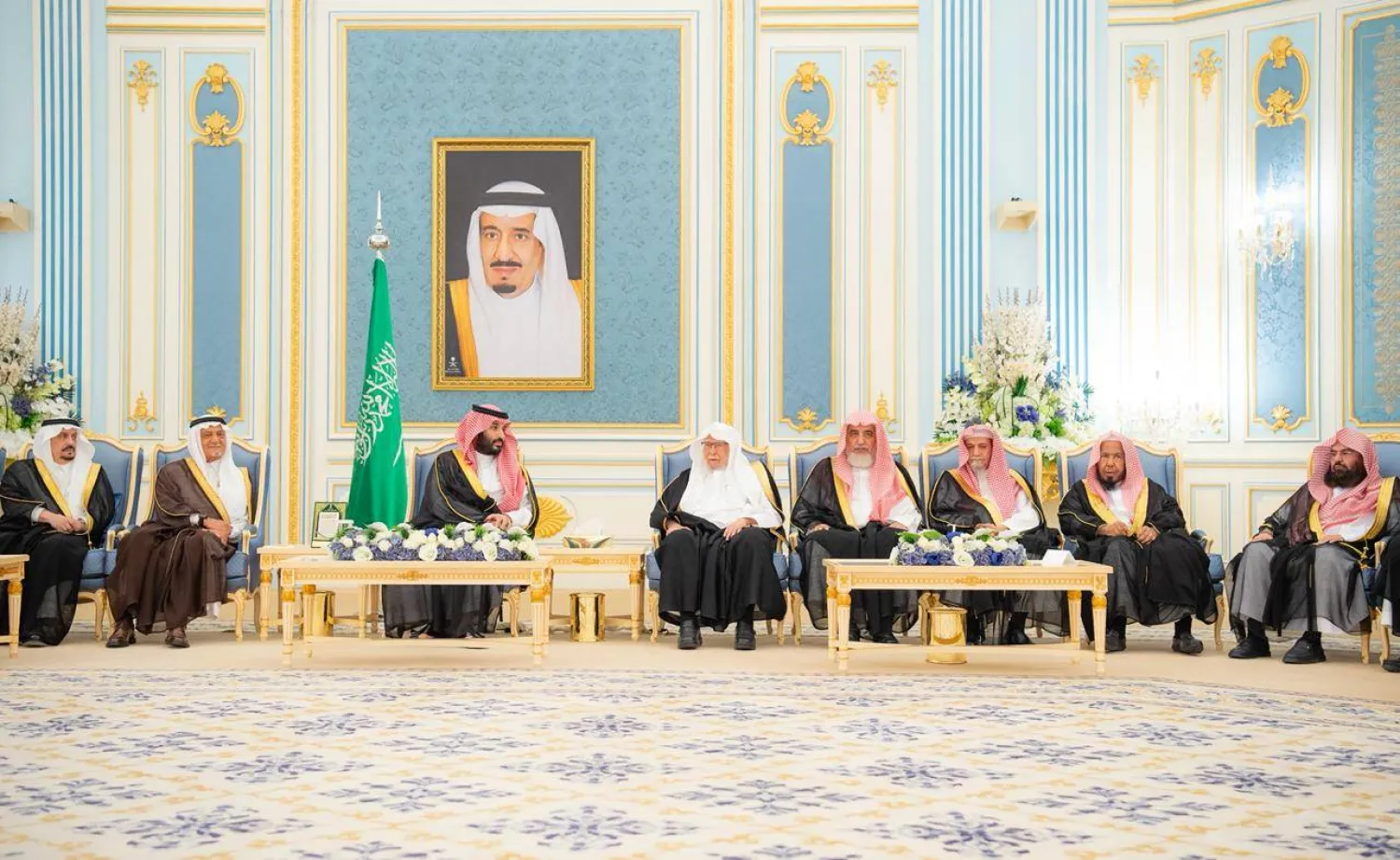 الأمير محمد بن سلمان ولي العهد السعودي لدى استقباله الامراء والعلماء والوزراء وجمعاً من المواطنين في قصر اليمامة بالرياض (واس)