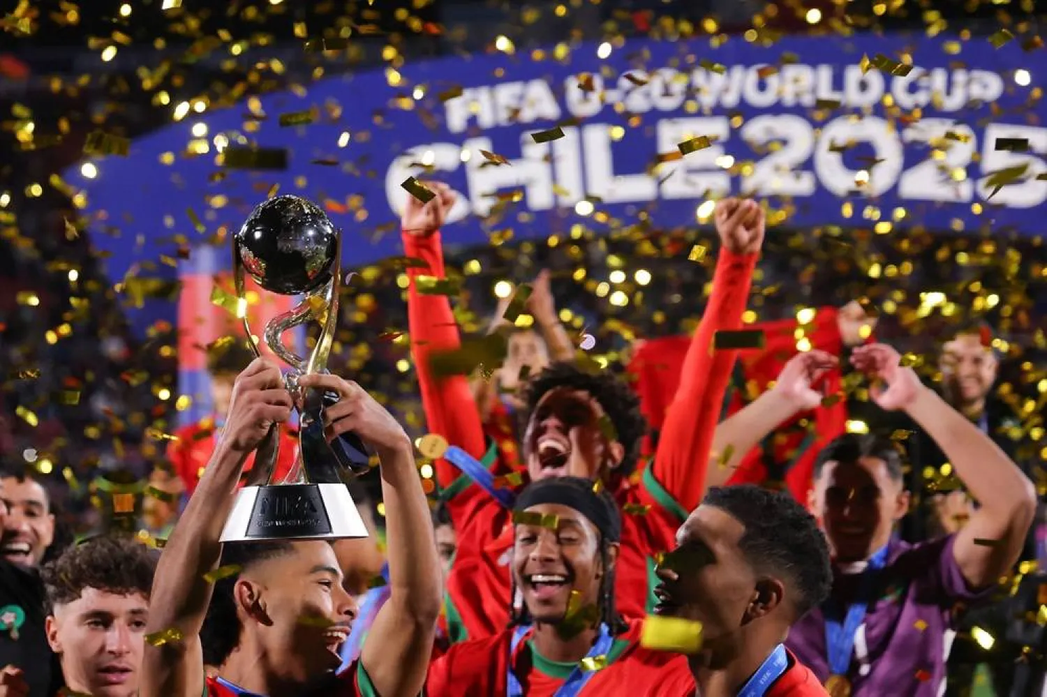  Morocco's team members celebrate with the trophy after winning the 2025 FIFA U-20 World Cup final football match between Argentina and Morocco at the National Stadium in Santiago on October 19, 2025. (AFP) 