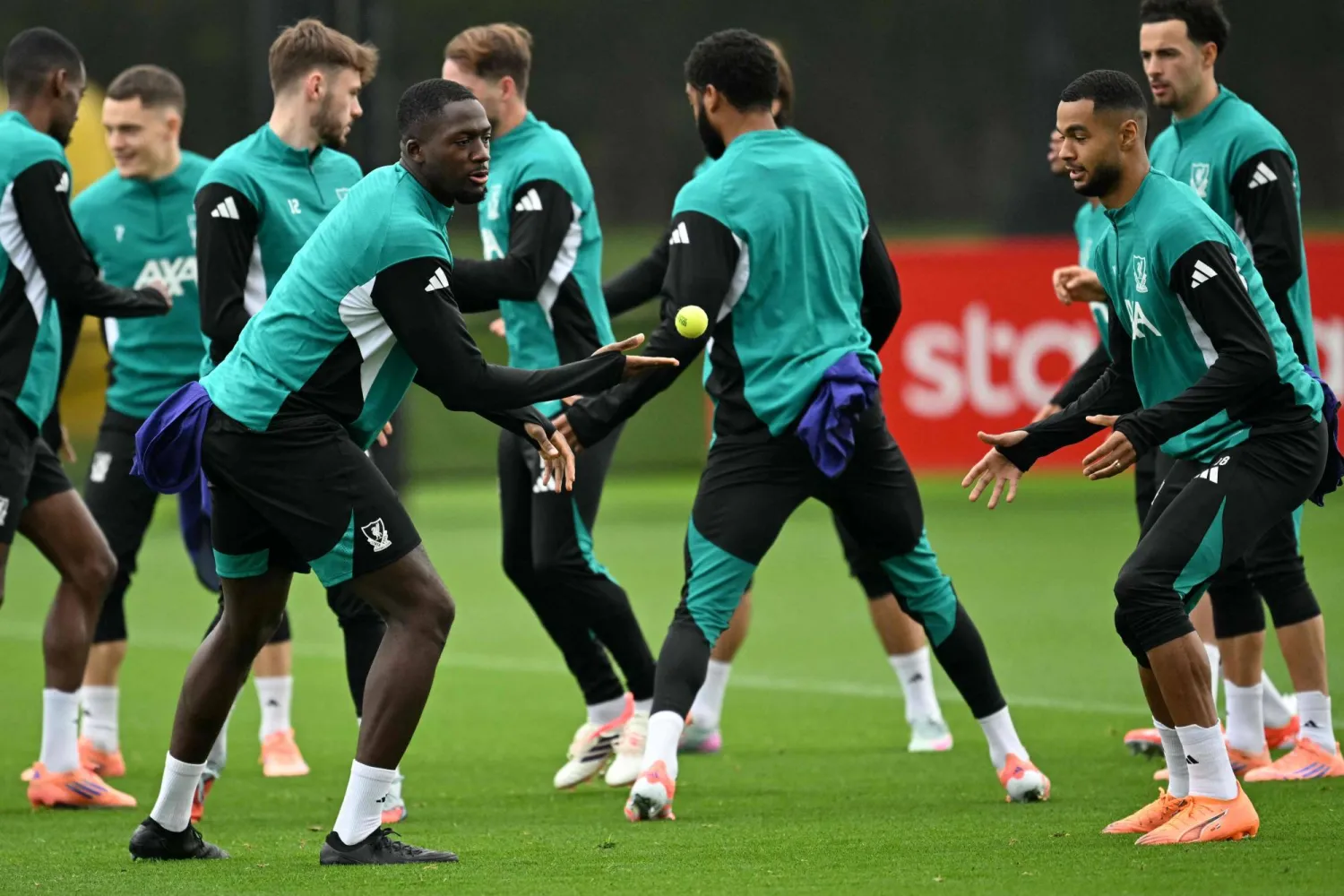 فريق ليفربول الإنجليزي لم يسافر لألمانيا بعد (أ.ف.ب) 