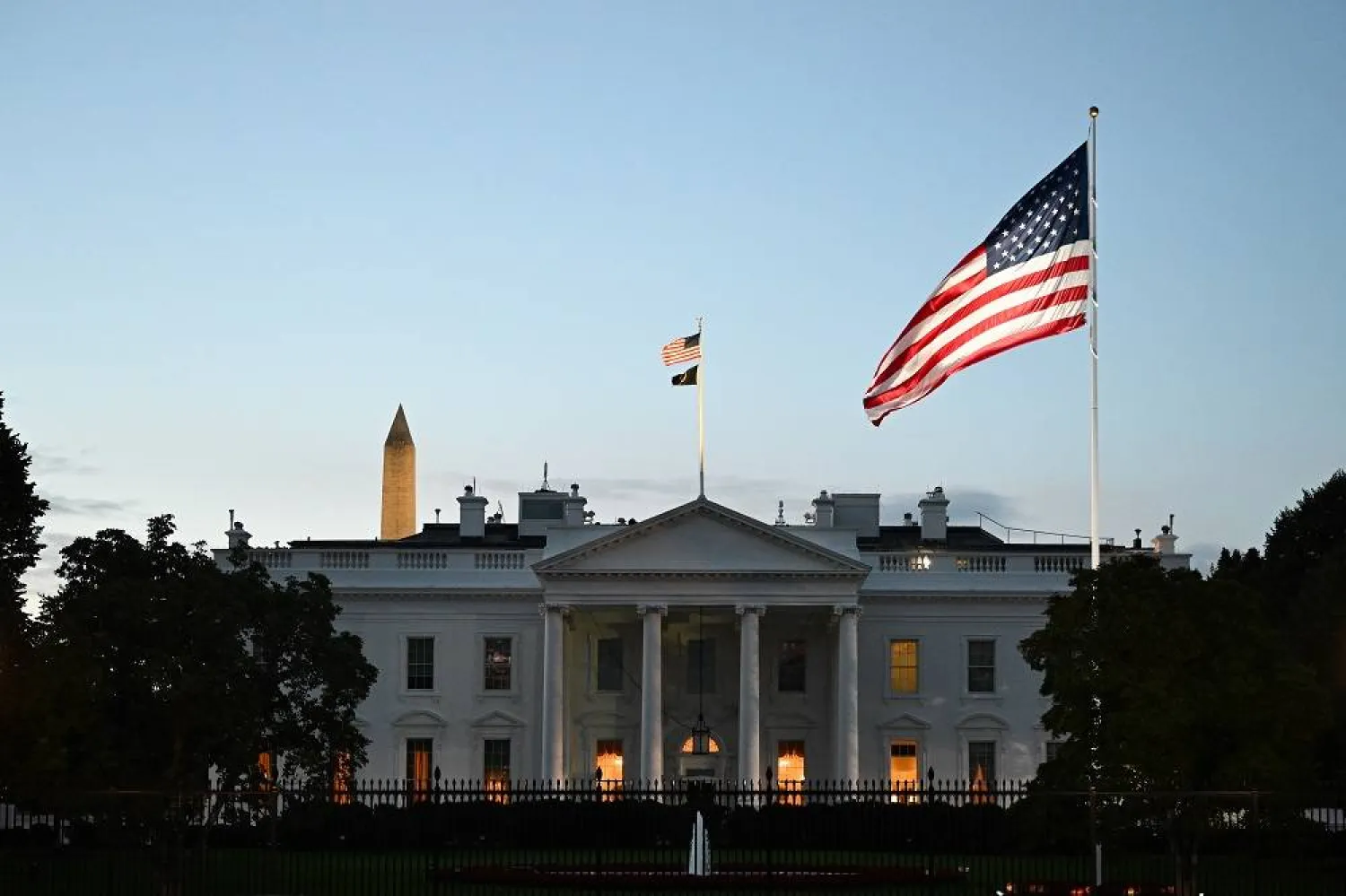 20 October 2025, US, Washington: A general view of the White House during sunrise in Washington. (dpa)