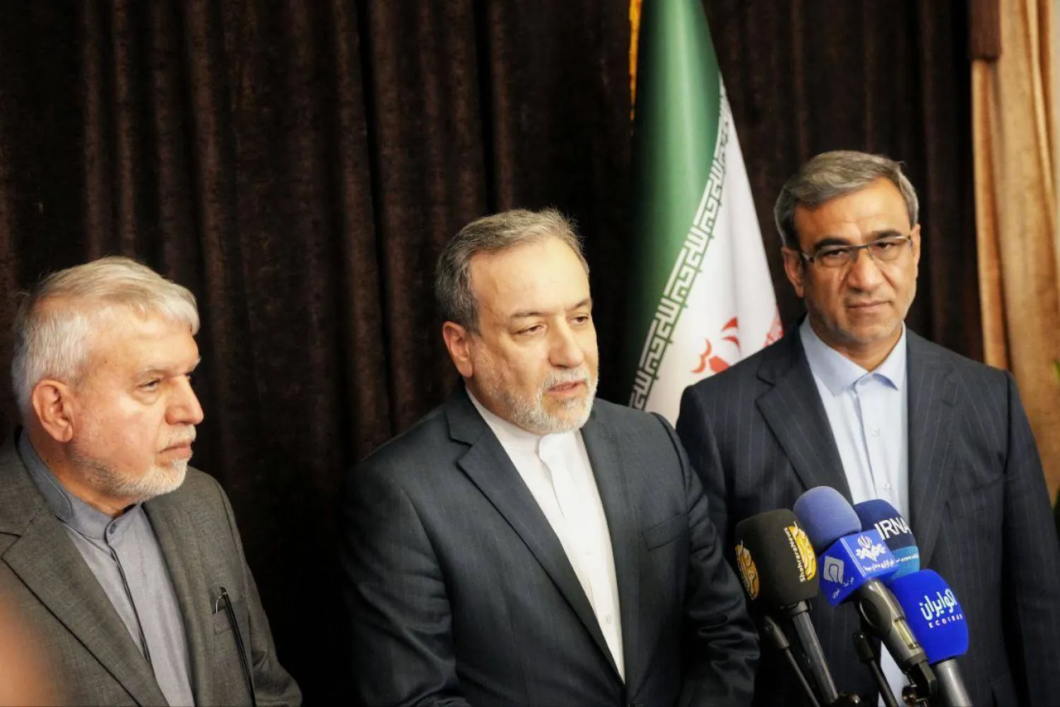 صورة نشرها موقع عراقجي الرسمي من وصوله إلى مدينة مشهد اليوم