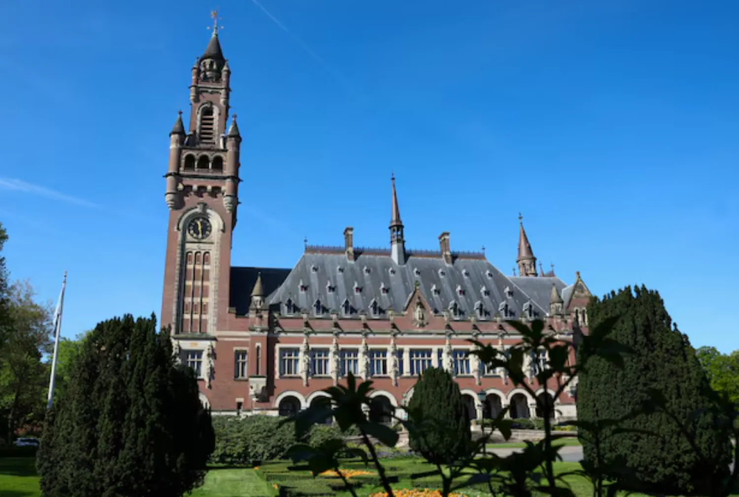 A view shows the Peace Palace, which houses the International Court of Justice (ICJ), on the day of a hearing in the ongoing case regarding Israel's occupation of Palestinian territories, in The Hague, Netherlands, April 28, 2025. REUTERS/Piroschka van de Wouw