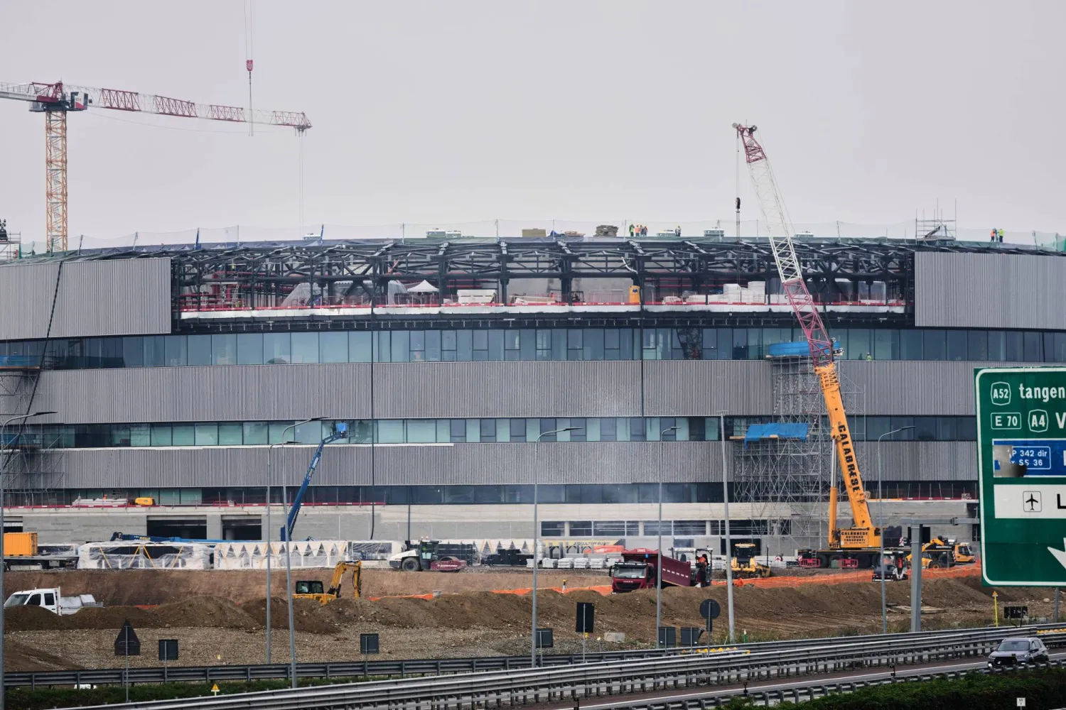 الاتفاقية تهدف إلى النهوض بظروف عمل لائقة وآمنة لجميع العمال (أ.ب)