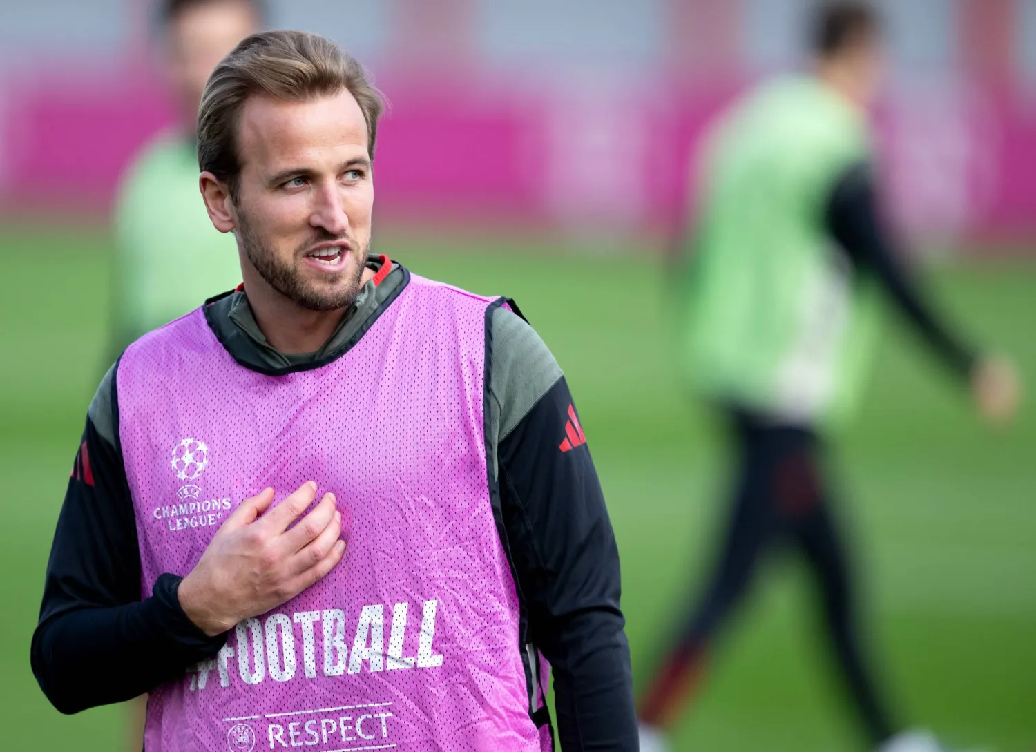 Bayern Munich's Harry Kane attends a training session ahead of the Champions League's match against Club Brugge, in Munich, Germany, Tuesday, Oct. 21, 2025. (Sven Hoppe/dpa/dpa via AP)