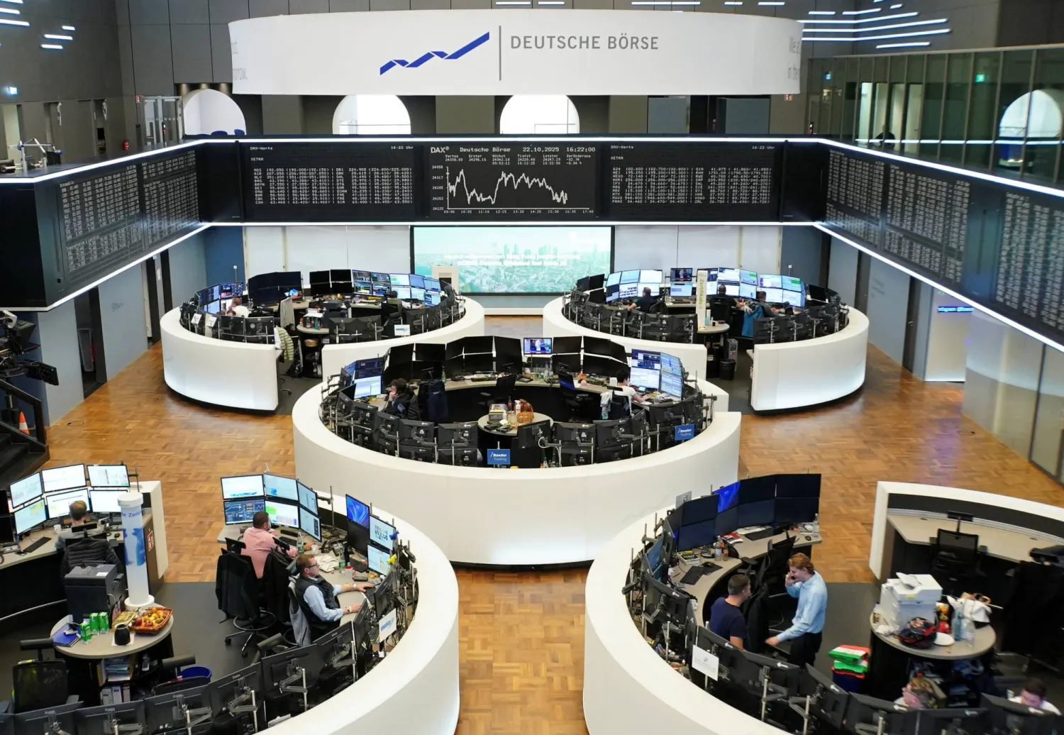 رسم بياني لمؤشر الأسهم الألماني «داكس» في بورصة فرنكفورت (رويترز)