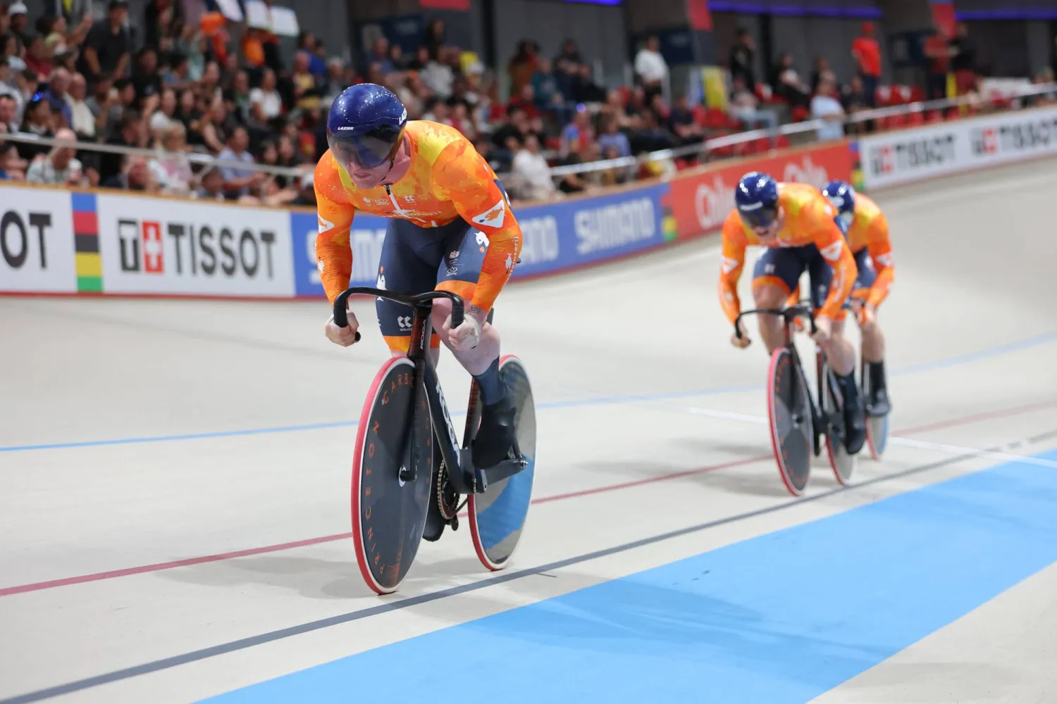 هولندا الذهبية تهيمن على اليوم الأول لبطولة العالم للدراجات على المضمار (أ.ف.ب)