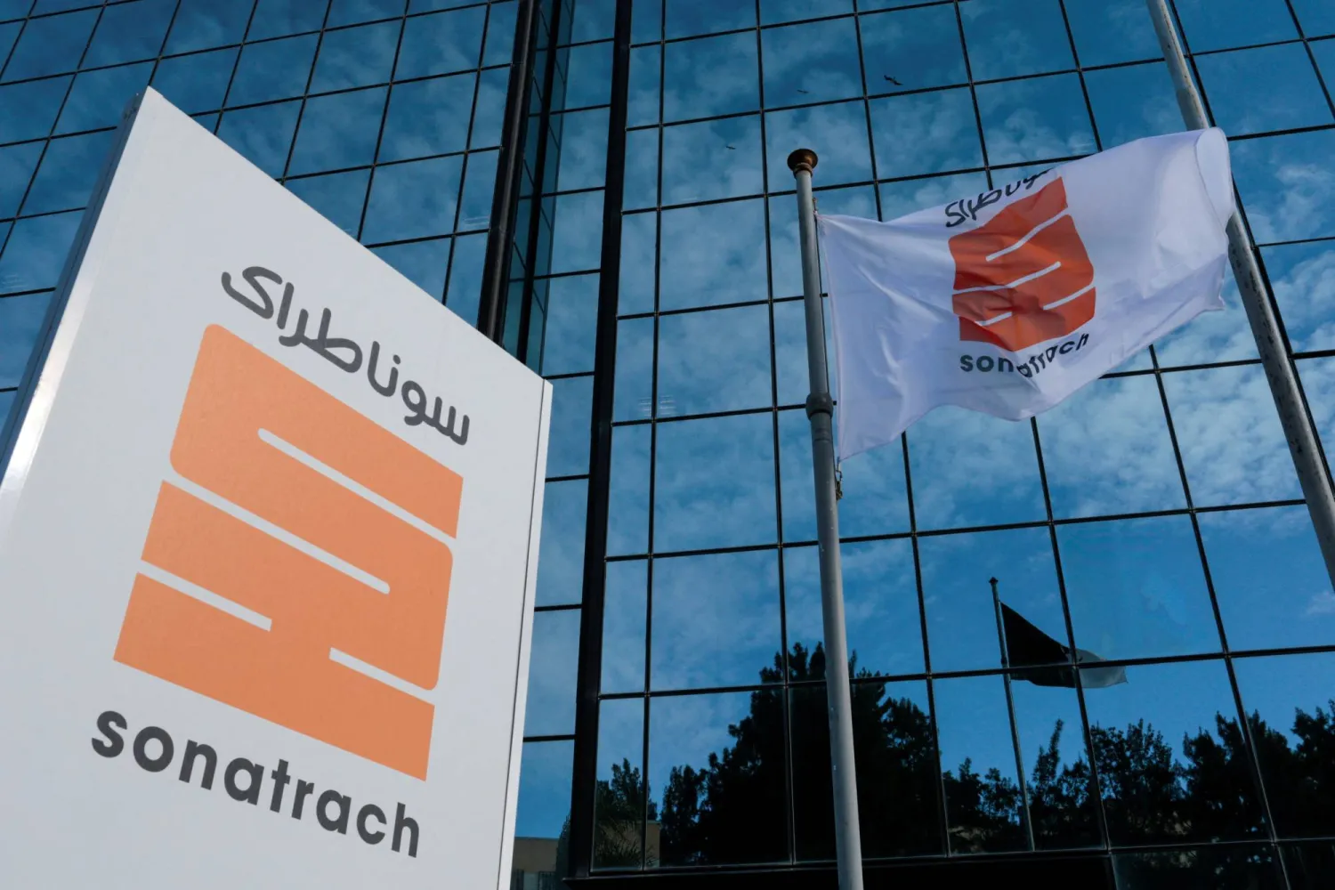 FILE PHOTO: The logo of the state energy company Sonatrach is pictured at the headquarters in Algiers, Algeria November 25, 2019.  REUTERS/Ramzi Boudina/File Photo