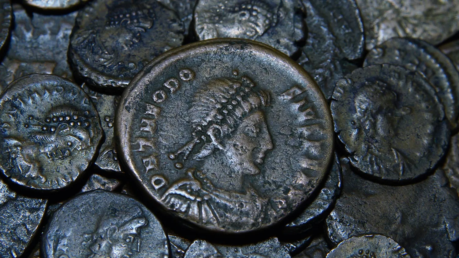 من رحم الأرض خرجت الحكاية (شاترستوك)