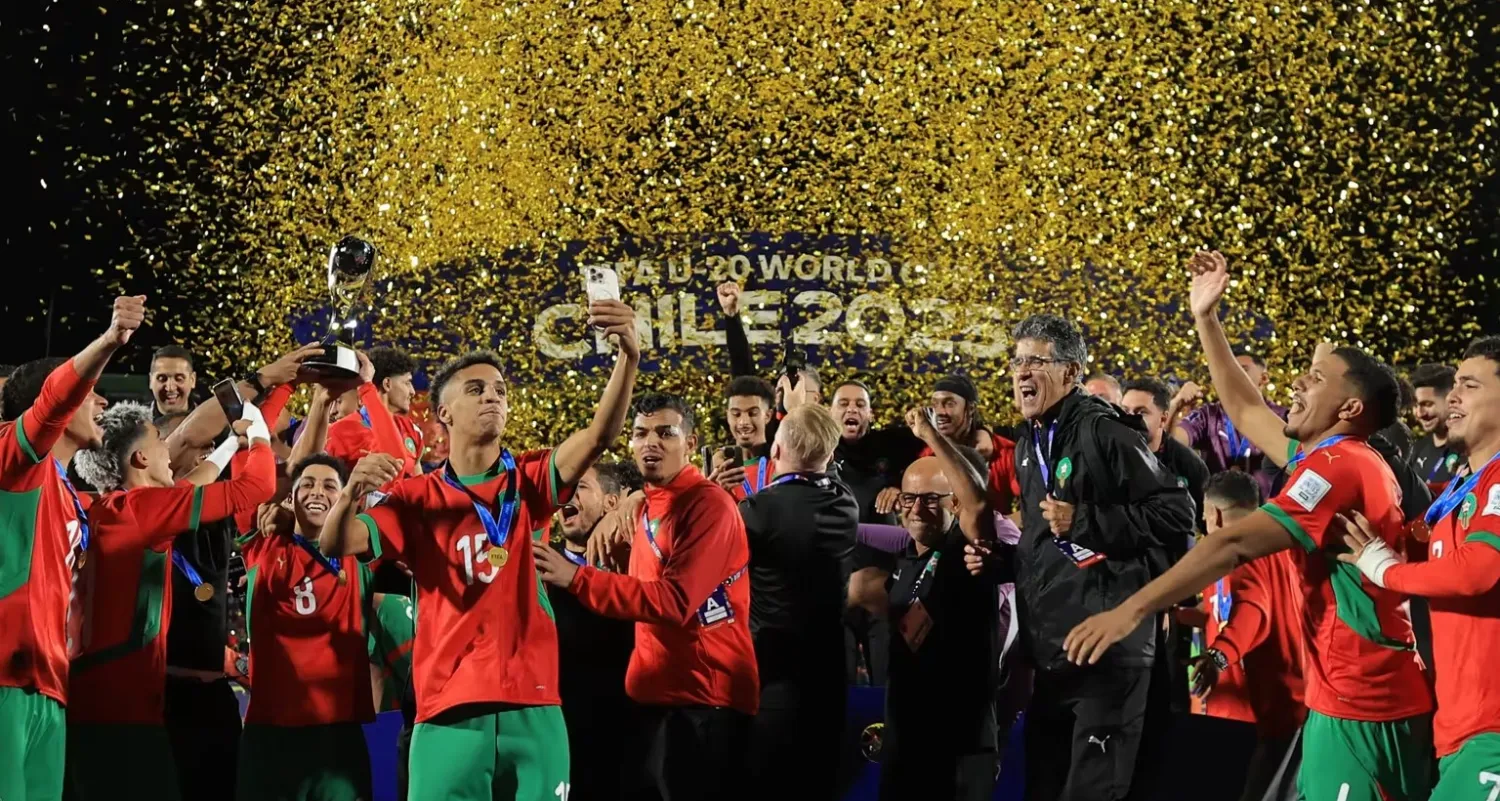 جانب من احتفالات منتخب المغرب بعد الفوز في كأس العالم تحت 20 عاماً (رويترز)