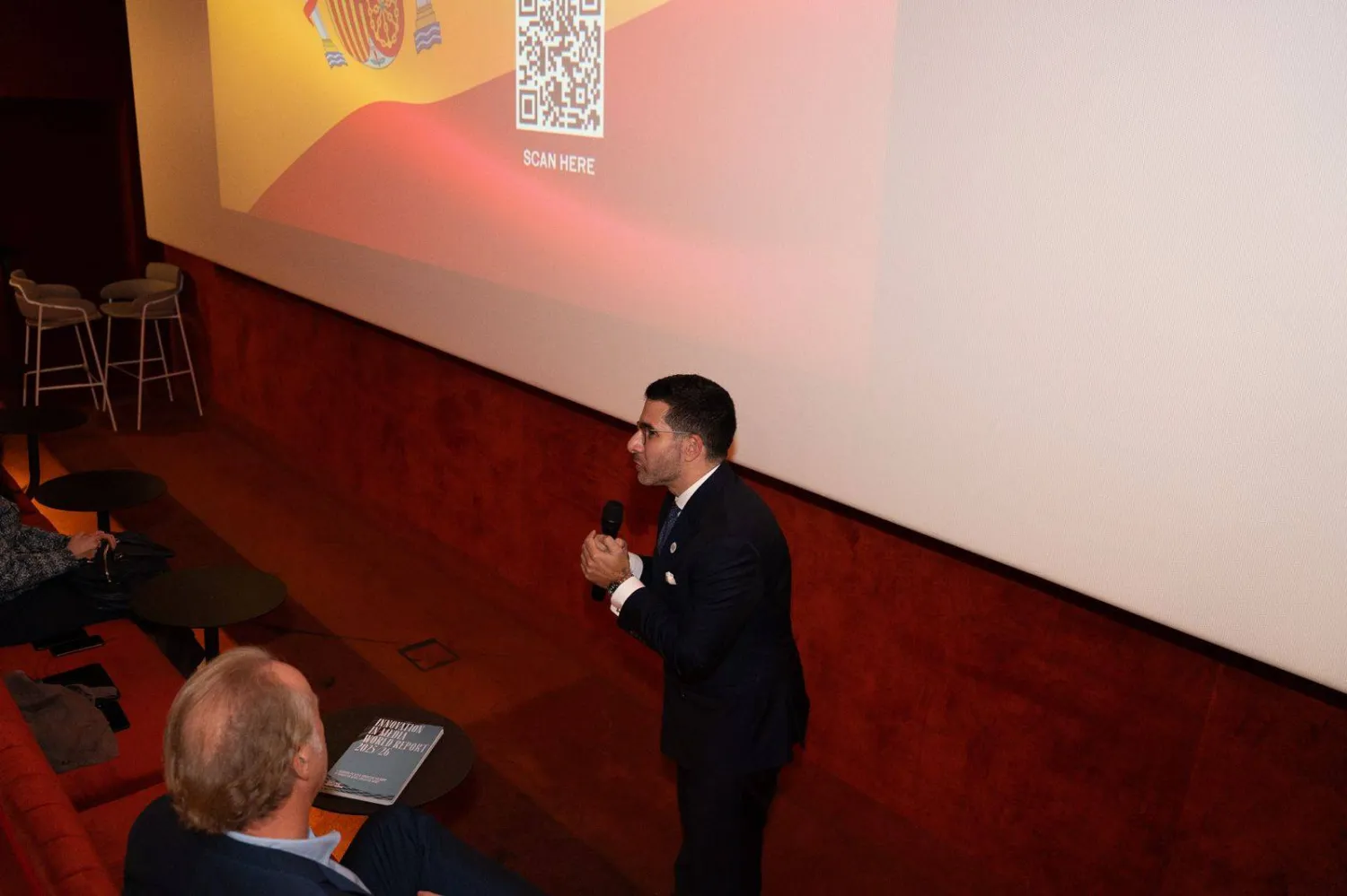 رئيس التحرير فيصل عباس يتحدث عن المبادرة خلال فعالية خاصة في مدريد (الشرق الأوسط)