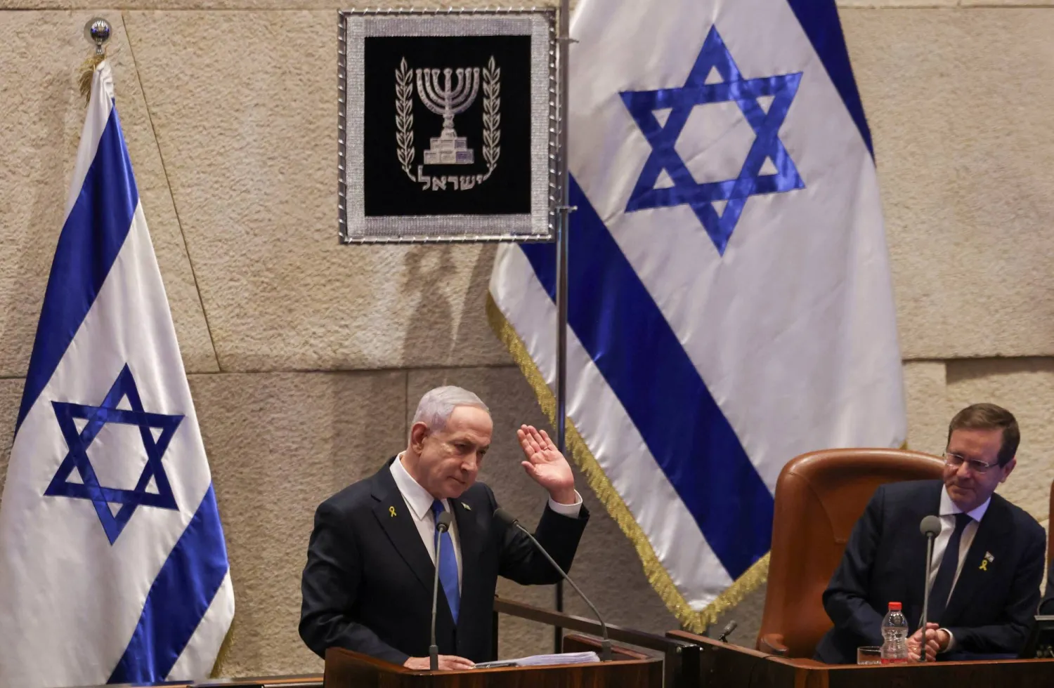 رئيس الوزراء الإسرائيلي بنيامين نتنياهو يتحدث خلال افتتاح الدورة الشتوية للكنيست (البرلمان الإسرائيلي) في القدس، 20 أكتوبر 2025 (رويترز)
