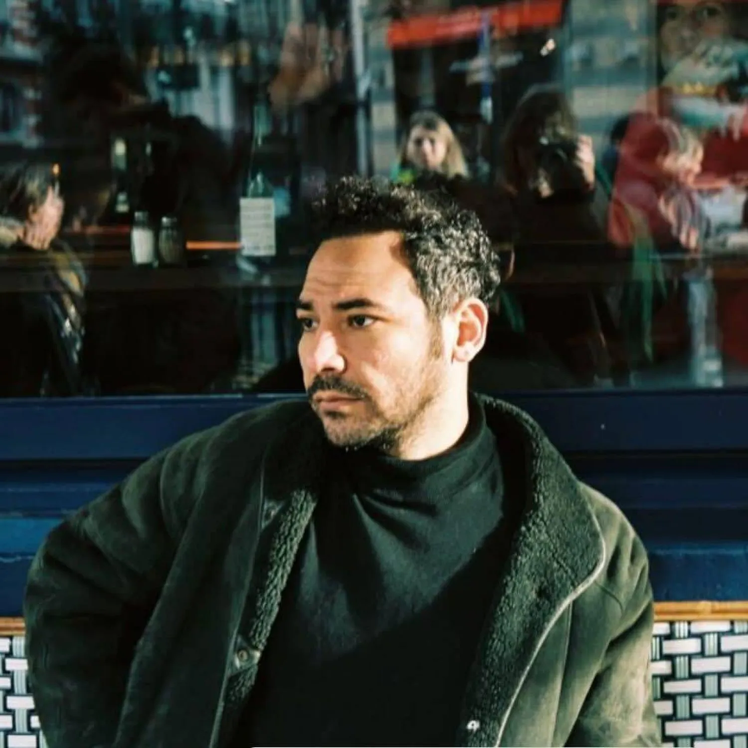 علاء يركز على إخراج أفلام تشبهه (حسابه على فيسبوك) 