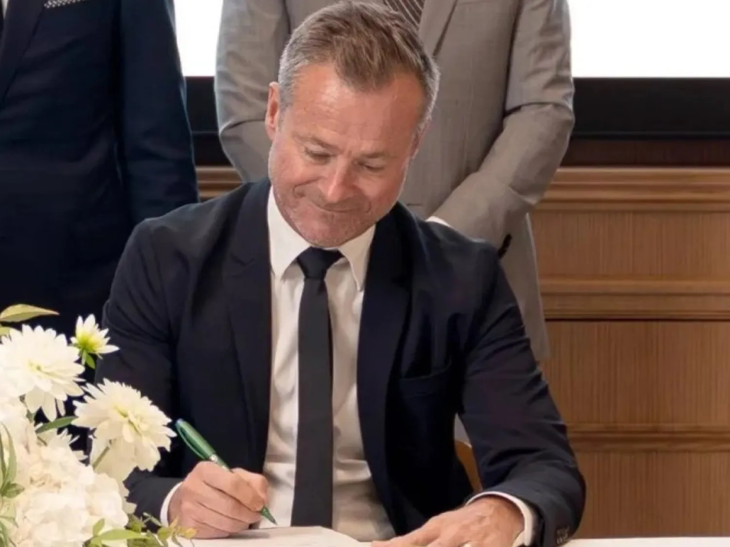 تاونسيند خلال توقيع عقد الاستضافة (بي آي إف)