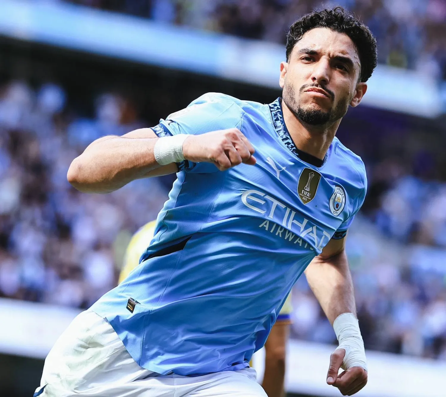 مرموش محتفلا بأحد أهدافه مع مان سيتي (موقع النادي)