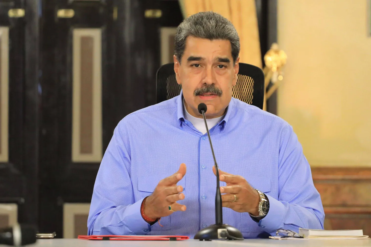 This handout picture released by the Venezuelan Presidency press office on September 23, 2025, shows Venezuela's President Nicolas Maduro speaking during a meeting with the Executive Committee of the State Council of the Nation at the Miraflores Presidential Palace in Caracas. (Photo by ZURIMAR CAMPOS / Venezuelan Presidency / AFP)  