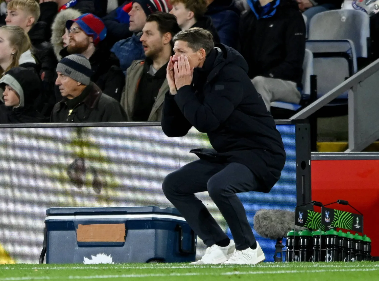 أوليفر غلاسنر مدرب كريستال بالاس (رويترز)