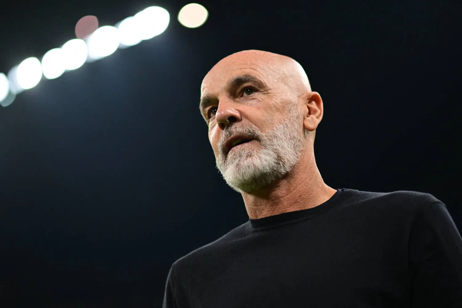 مدرب فيورنتينا ستيفانو بيولي (رويترز)