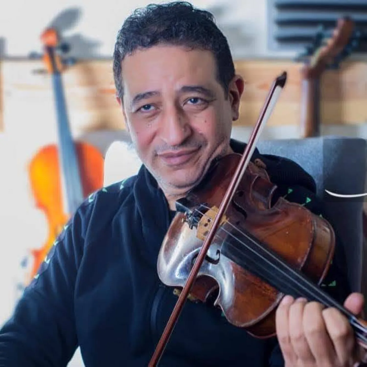 يحيى الموجي لا تفارقه آلة الكمان (الشرق الأوسط)