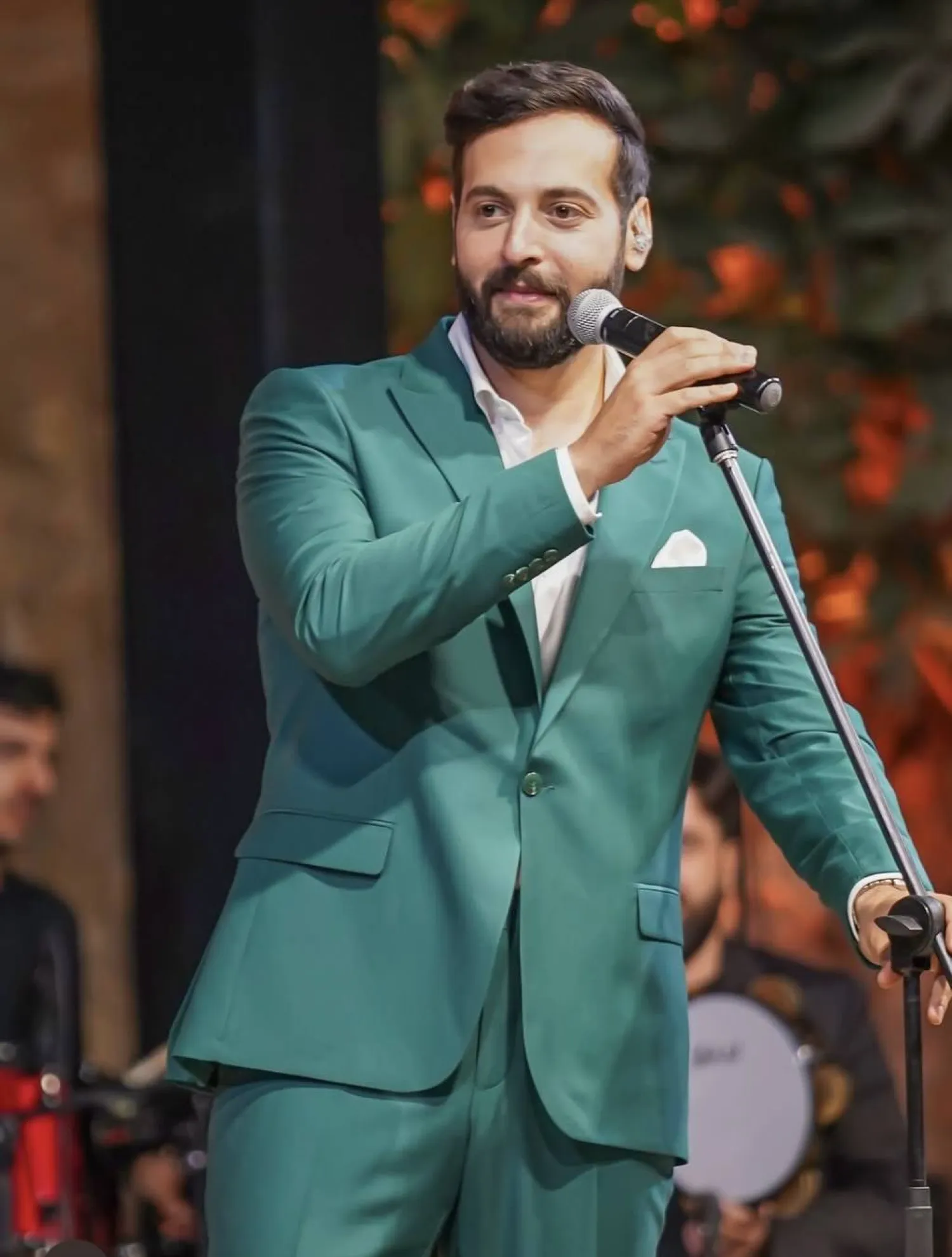 يؤكد نعمة بأن تفاعل الناس معه على المسرح يزوده بالحماس والإحساس بالرضا (المكتب الإعلامي للفنان)