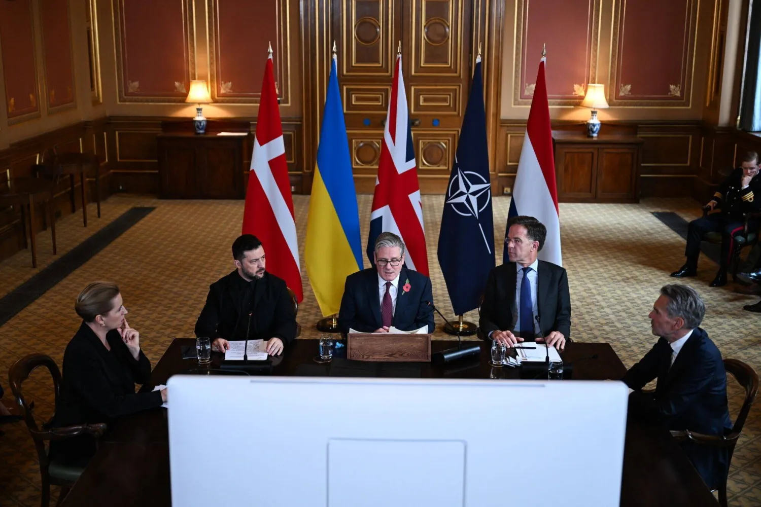 جانب من اجتماع «تحالف الراغبين» في لندن يوم 24 أكتوبر (إ.ب.أ)