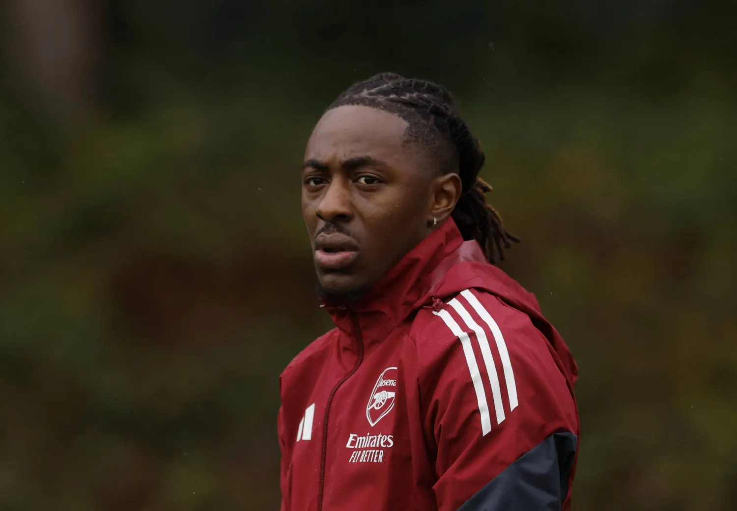 إيبرتشي إيزي لاعب آرسنال (رويترز)