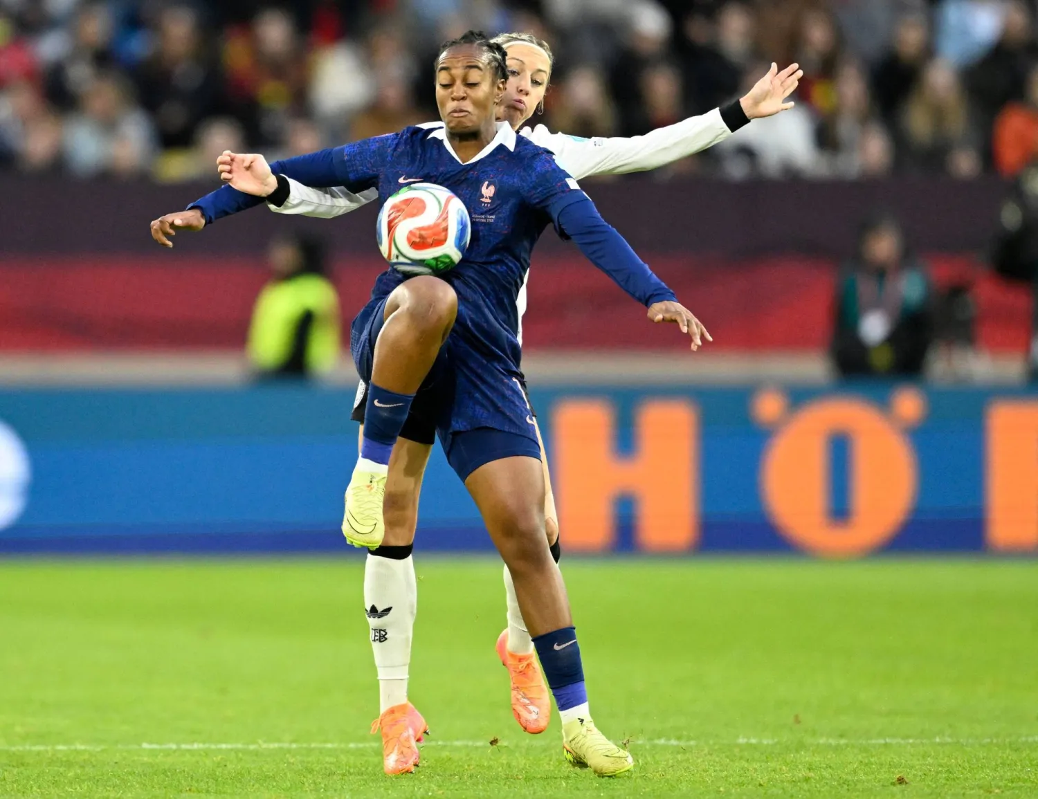 ماري أنطوانيت كاتوتو مهاجمة فرنسا (أ.ف.ب)