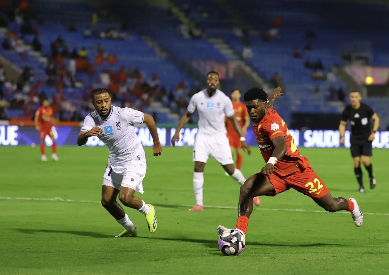 التعادل كان سيد الموقف في مواجهة القادسية والأخدود (تصوير: عبد العزيز النومان) 