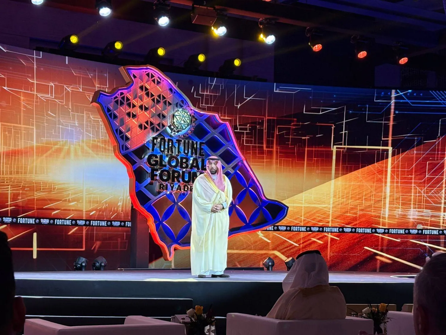 رئيس مجلس إدارة الهيئة العامة للمعارض والمؤتمرات السعودية فهد الرشيد يتحدث في افتتاح منتدى «فورتشن» (تصوير: تركي العقيلي)