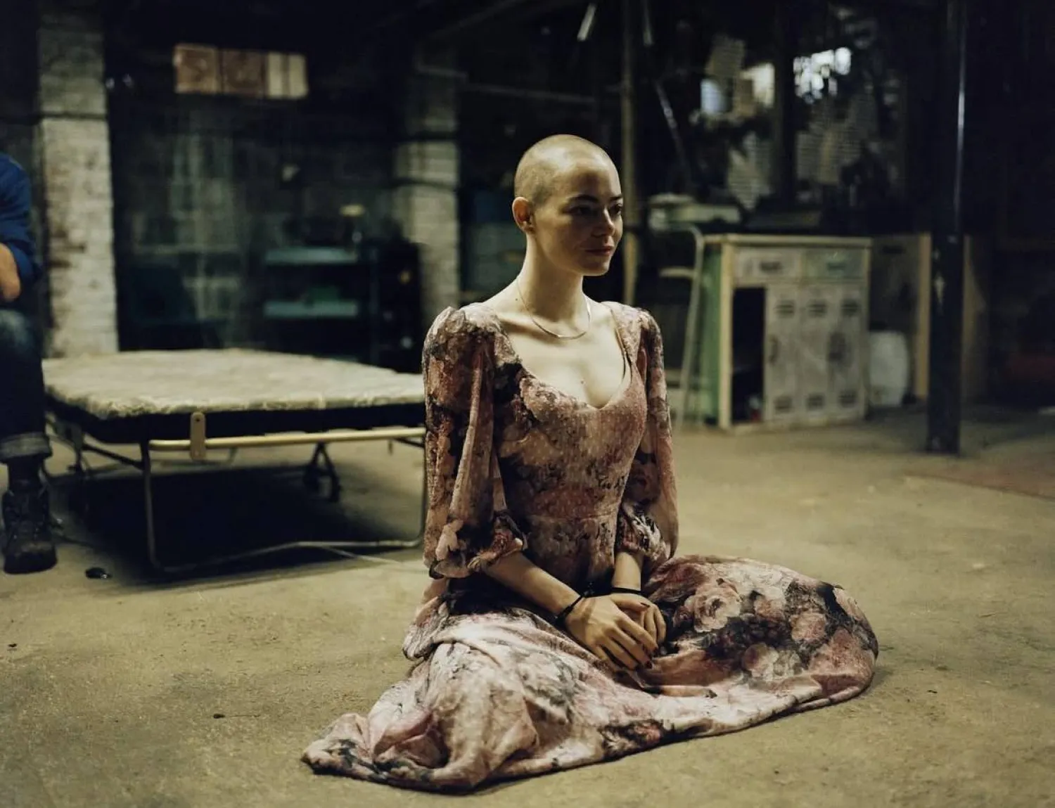 إيما ستون في مشهد من «بوغونيا» (الحساب الرسمي للفيلم على إنستغرام)