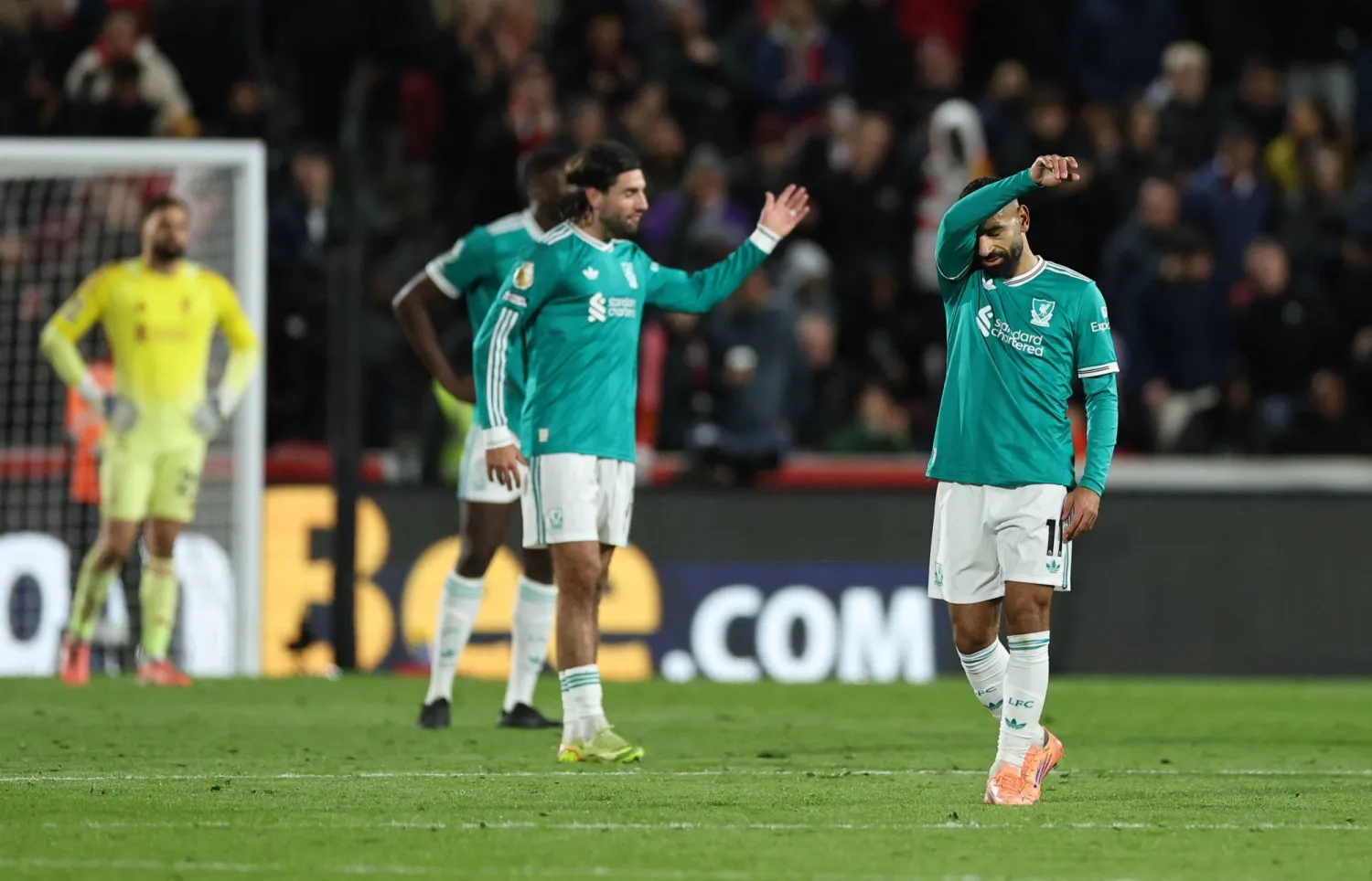 ليفربول بطل الدوري الموسم الماضي تحوَّل إلى فريق يعاني خلال فترة قصيرة جداً (رويترز)