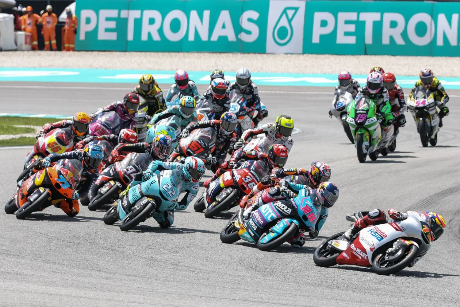 الحادث وقع خلال لفة الإحماء التي تسبق السباق (إ.ب.أ)