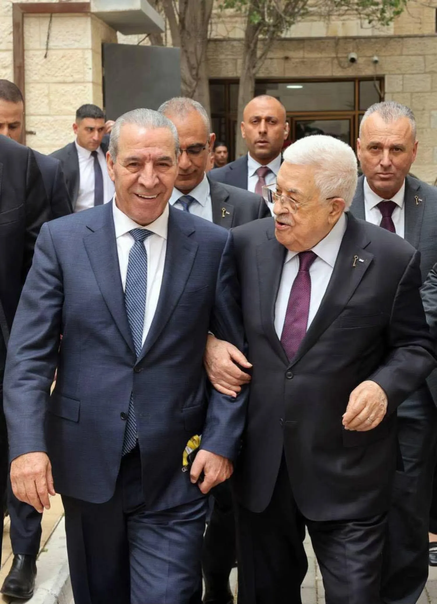 صورة أرشيفية للرئيس الفلسطيني محمود عباس ونائبه حسين الشيخ (مواقع حركة «فتح») 