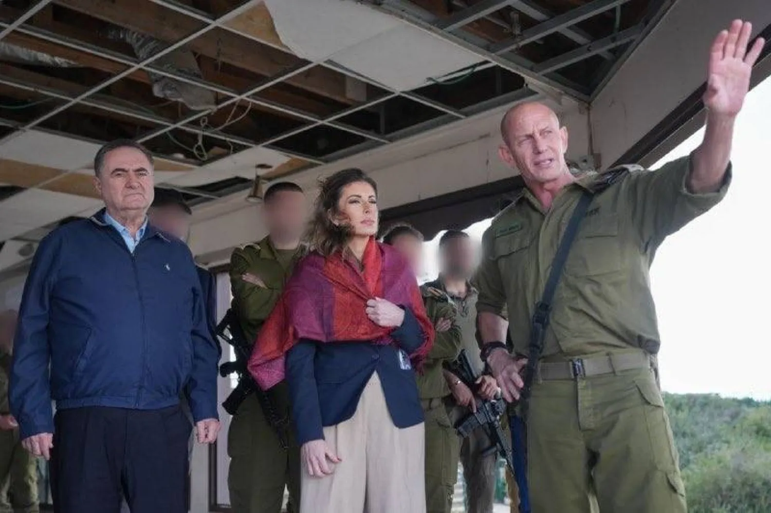 قائد القيادة الشمالية رافي ميل يطلع وزير الدفاع الإسرائيلي يسرائيل كاتس والموفدة الأميركية مورغان أورتاغوس على الوضع على الحدود اللبنانية (إعلام إسرائيلي)