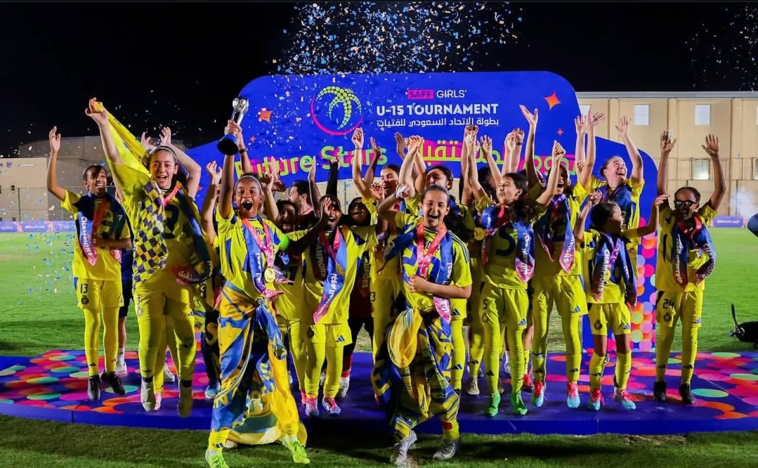 فتيات النصر خلال التتويج بلقب النسخة الماضية (الشرق الأوسط)