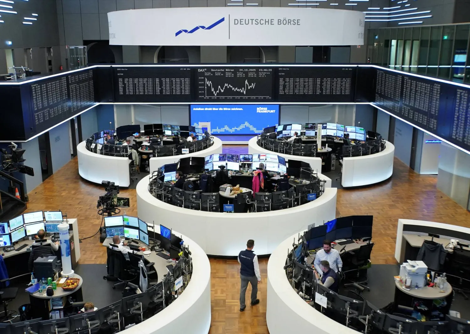 رسم بياني لمؤشر أسعار الأسهم الألماني «داكس» ببورصة فرنكفورت (رويترز)